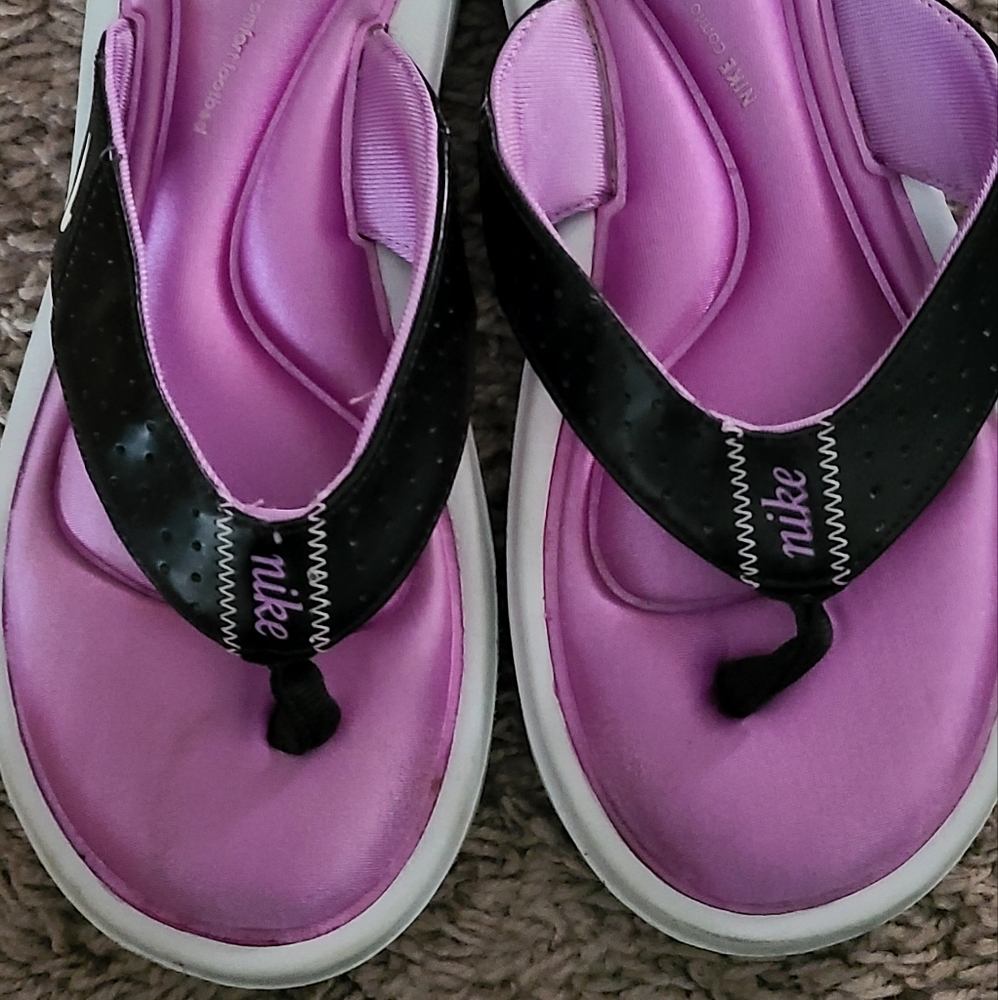 Nike flip flops
